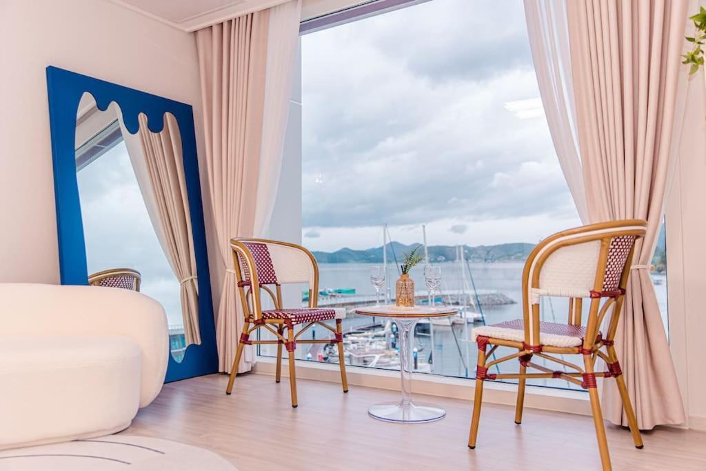 The Castle Ocean Suite Йосу Екстер'єр фото