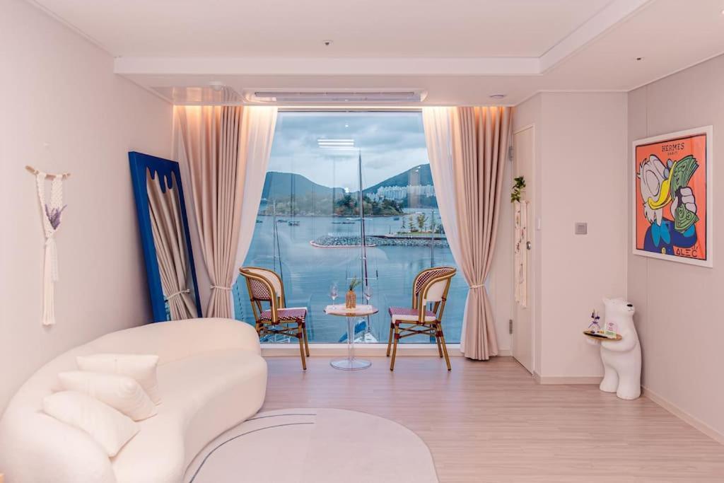 The Castle Ocean Suite Йосу Екстер'єр фото